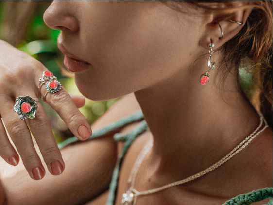 Rhodochrosite jewelry: Sporting Your Heart Barring Pronouncing a Phrase